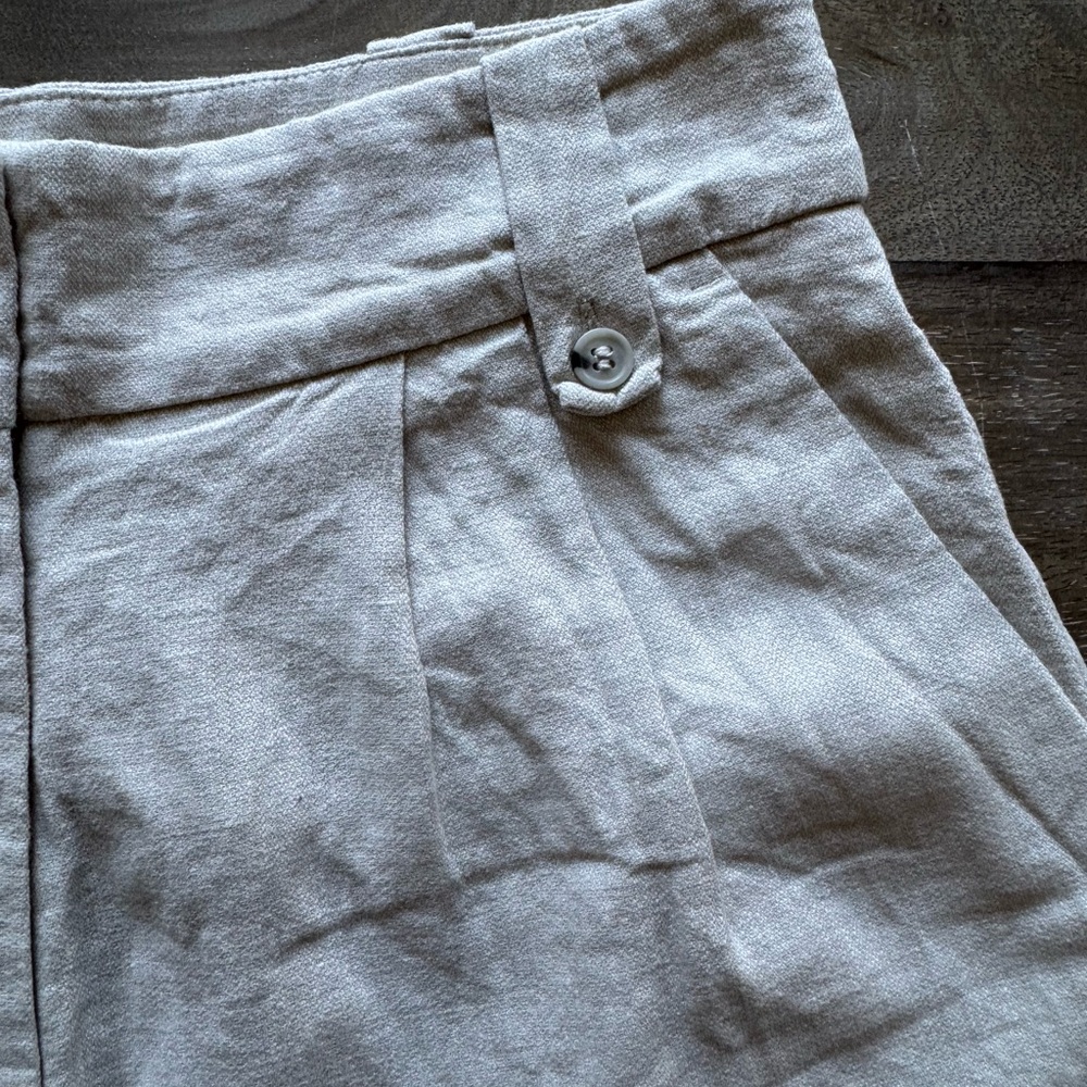 H&M Linen Blend High Waisted Pleated Shorts Beige Size 4 - Picture 3 of 4